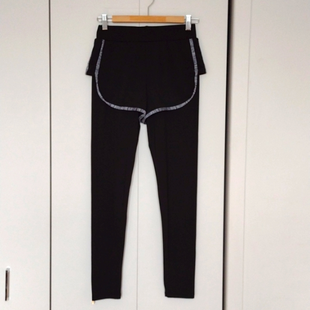 3/$30💜 LEGGINGS WITH OVERLAY SHORTS, SIZE S-M